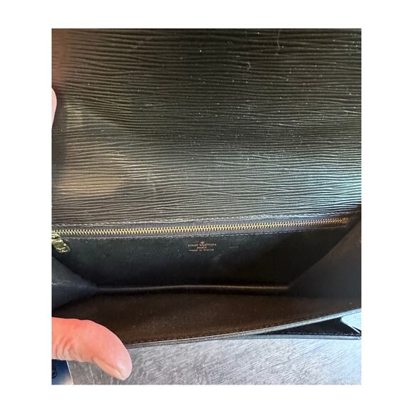VINTAGE LOUIS VUITTON BLACK EPI DRAGONNE WRISTLET CLUTCH BAG - Picture 3 of 9